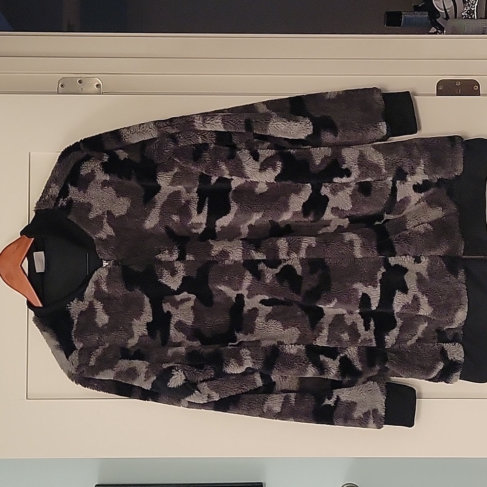 COLUMBIA Warm Fuzzy/ Furry Camouflage Bomber Jacket